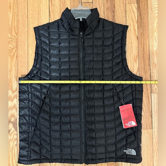 THE NORTH FACE THERMOBALL TREKKER VEST - EMBROIDERED - Picture 4 of 12